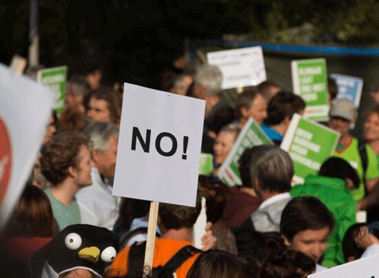 5G Abdeckung in der Schweiz: Protest und Widerstand gegen 5G